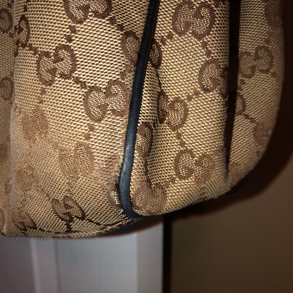 Gucci Suki (Medium) Authentic - Picture 4 of 15